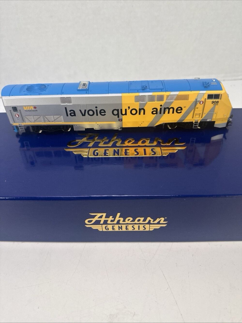 Athearn ATHG81331 P42DC VIA, Love The Way #908 Locomotive w/DCC & Sound HO Scale